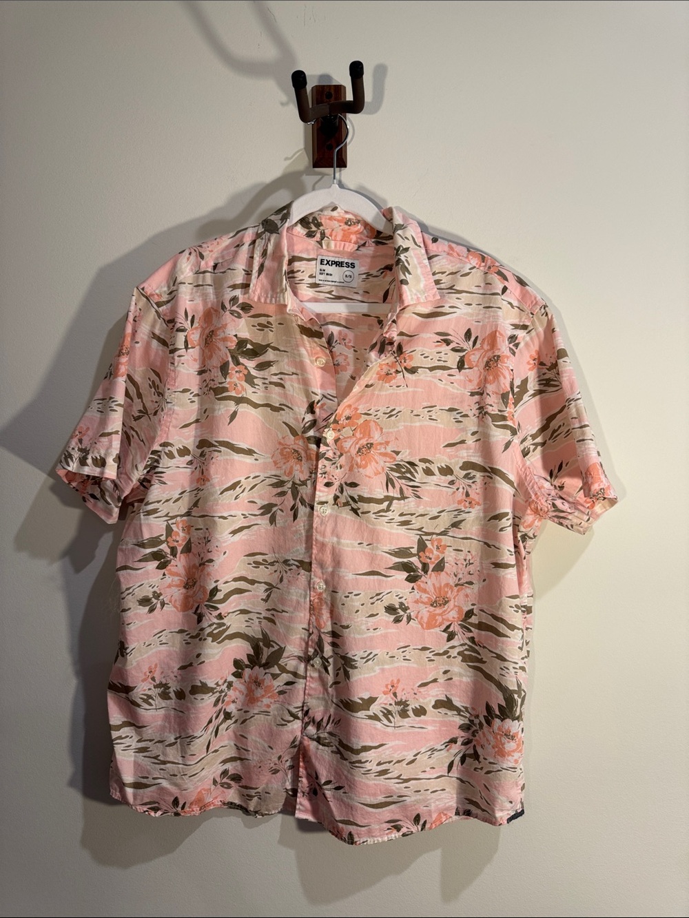 Express Pink Floral Short Sleeve Button-Down Shirt